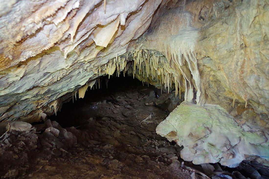 Slatinski Izvor Cave