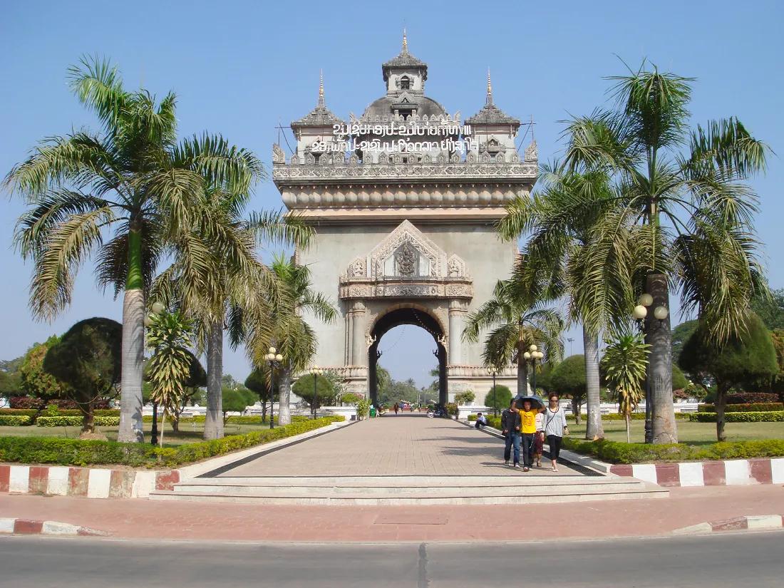 Patuxai Monument