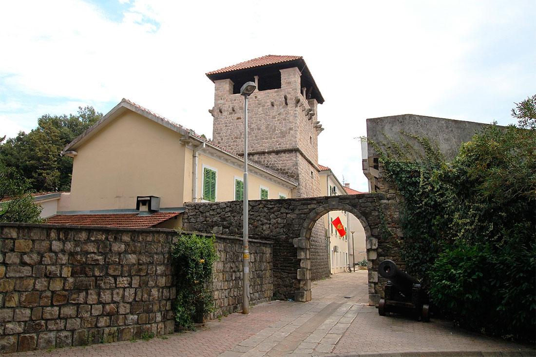 Bucha Palace