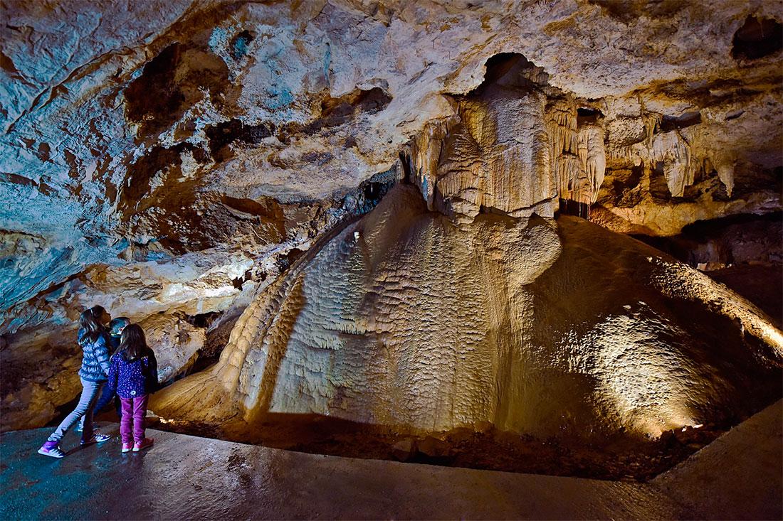 Lipa Cave