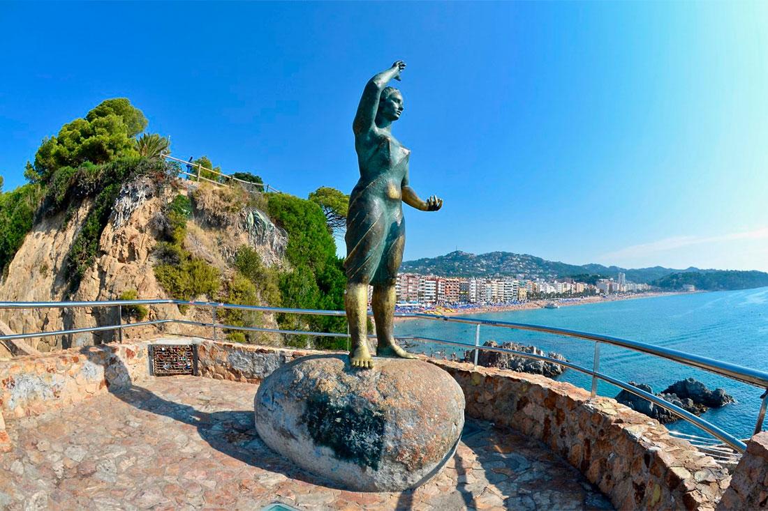Dona Marinera Statue